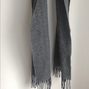 Gilded Age Gray/Black woven Merino Scarf